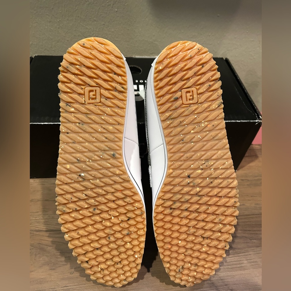 Footjoy Women’s Sandy Golf Shoes-White/Black-Size 9.5 NIB⛳️ - Picture 3 of 11